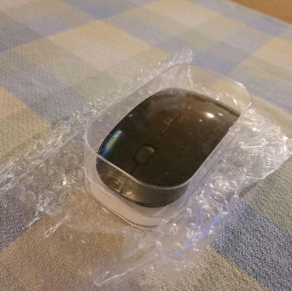 2.4 ghz Black Wireless Mouse - Picture 2 of 4